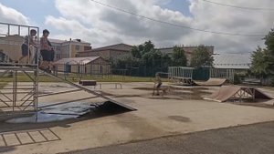 Скейт-площадка в Клинцах, во дворе гимназии им. Юрия Гагарина, 2021