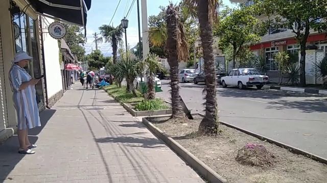 Купаемся в море/ОБЗОР ЦЕН В СТОЛОВЫХ Лазаревского ??? Кафе "ПИНГВИН"-самые вкусные чебуреки???