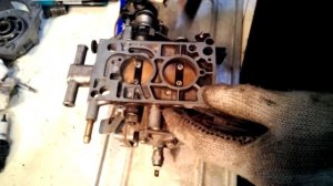 Почему клинит дроссельная заслонка второй камеры