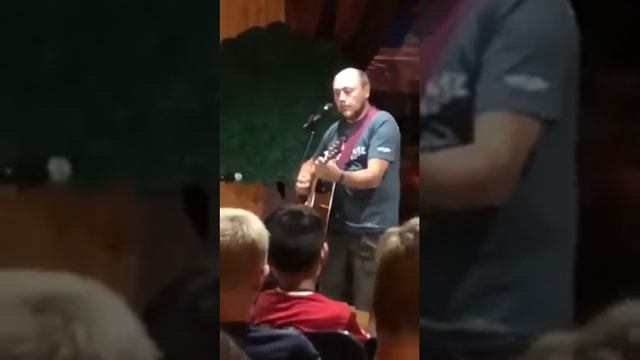 Христианская песня "Господь Твой Дом лучше чем дворцы". Автор Илья Громов, исполняет Алексей Казако