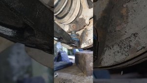 Замена правого рычага на Вольво 850