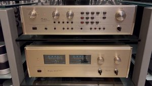 Accuphase C-230 + P-260 (предварительный усилитель и усилитель мощности) 5-ое видео