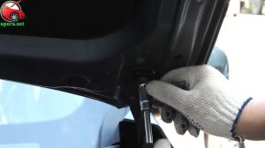 Установка упоров капота (амортизаторов) на Chery Tiggo 7 (www.upora net)