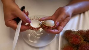Как правильно есть рамбутан/ How to eat rambutan