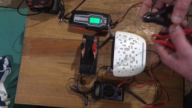 Как подключить роутер к аккумулятору. Интернет без электричества. Бесперебойный WIFI. смотреть онлайн