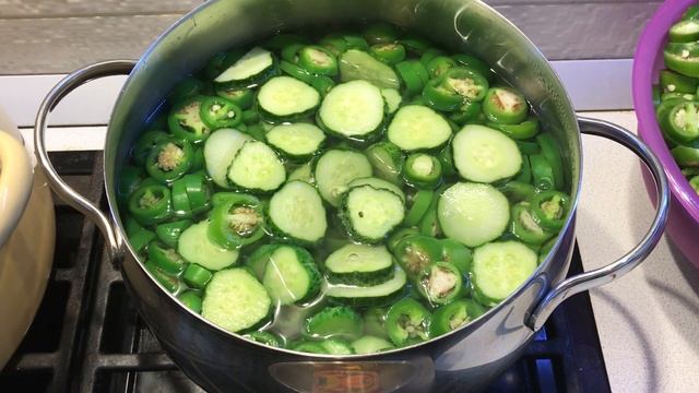 Халапеньо маринованный с огурцами