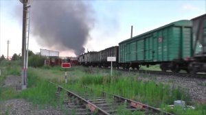Поезда гудят и свистят.