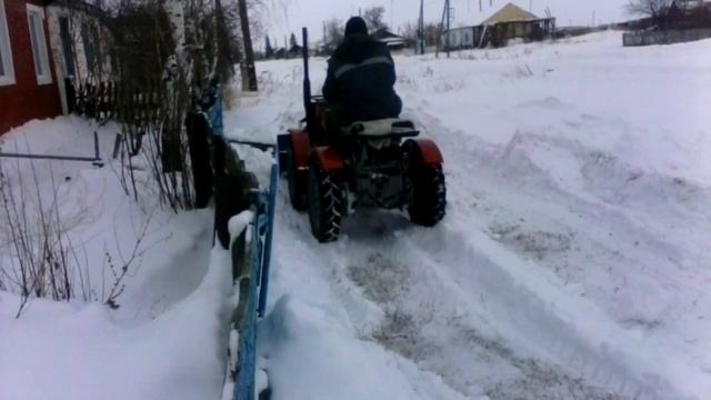 TZ 4K - 14 чешский мини-трактор 4wd чистим снег 2018 смотреть онлайн