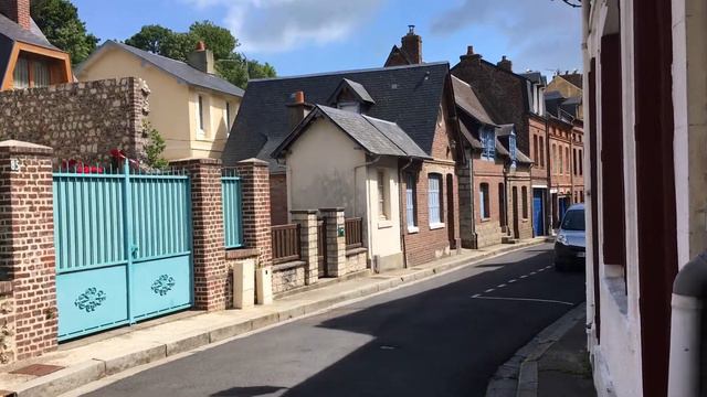 Прогулка по улицам Фекам Франция смотреть онлайн