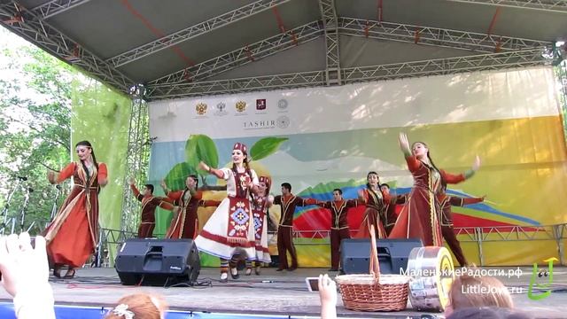 Москва отметила Праздник абрикоса! смотреть онлайн