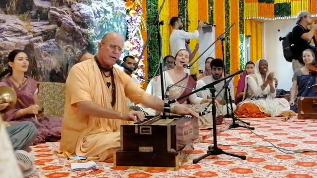 святое имя вне времени и пространстве. смотреть онлайн