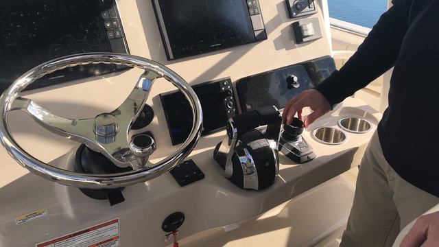 2019 Boston Whaler 330 Outrage Boat For Sale at MarineMax Wrightsville Beach смотреть онлайн