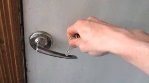 How to open a door with a key / Как открыть дверь ключом