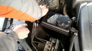 BMW E61 замена расширительного бачка.