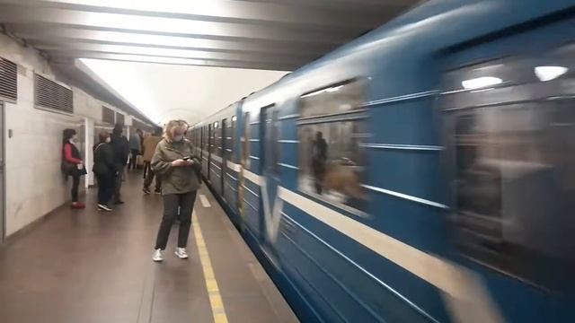 ЕМ-501 и ЕМА-502 На станции Технологический институт 1 смотреть онлайн