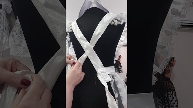 Как закрепить лямочки на школьные фартуки смотреть онлайн