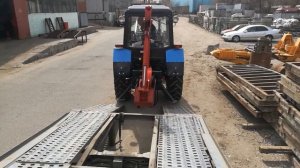 Погрузка экскаватора на базе МТЗ 82