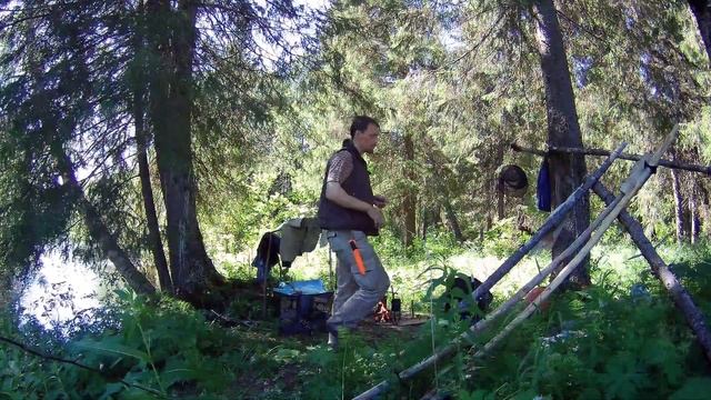 Сплав на плоту по лесной реке . смотреть онлайн