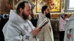 «Радуйся, Радосте наша, покрый нас от всякого зла честным Твоим омофором!»