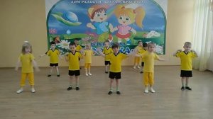 "Веселая зарядка" в средней группе