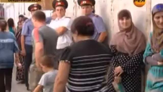 СУДЕБНЫЕ ПРИСТАВЫ ВЫДВОРИЛИ 217 НЕЛЕГАЛЬНЫХ МИГРАНТОВ смотреть онлайн