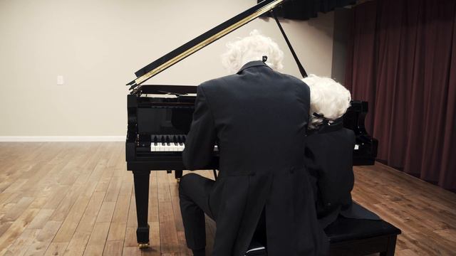 A Classical Showdown (Piano Duet) смотреть онлайн