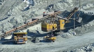 Карьерный монстр - Экскаватор ЭКГ-8и погрузка думпкаров