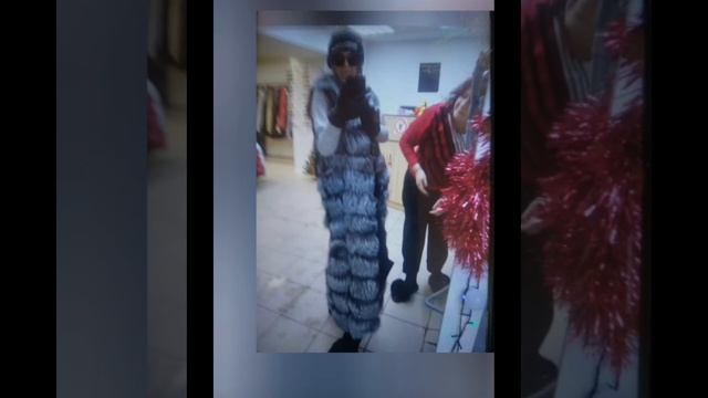 Питерский бомж ‘ Сара’ продолжает месить мусор и клевету , а мы продолжаем жить !? смотреть онлайн