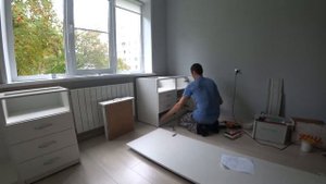24.09.2021 Установка стола во всю стену вдоль окна