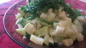 САЛАТ  ИЗ КАБАЧКОВ И ОГУРЦА