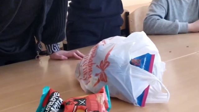 У нас в классе свадьба? Прямо в школе? смотреть онлайн