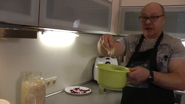 Квашеная капуста. Хрустящая.Очень быстрая и вкусная смотреть онлайн