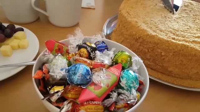 МЫ В ГОСТЯХ. ТЕСТИРУЮ ЯЙЦО С ДВУМЯ ЖЕЛТКАМИ. ВЛОГ. ГОСТЕВОЙ ДОМА В ГЕРМАНИИ. ПАСХАЛЬНЫЙ ВЛОГ. смотреть онлайн