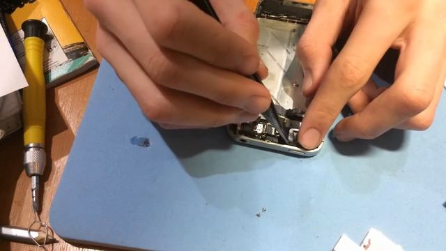 Не нажимается кнопка питания Ремонт iphone 4s смотреть онлайн