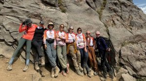 Группа Клуба 7 Вершин Super Girls в Иране. переход в штурмовой лагерь под горой Демавенд