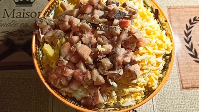 САЛАТ "ЛЕНИВАЯ ШУБА" - ТАК НАМНОГО ВКУСНЕЕ! ПРИГОТОВЬ НА 8 МАРТА! смотреть онлайн