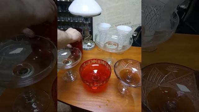 Вазы из цветного стекла! Разбил плафон от лампы!