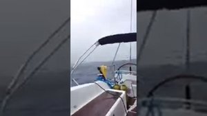 Дрейф яхты во время шторма.