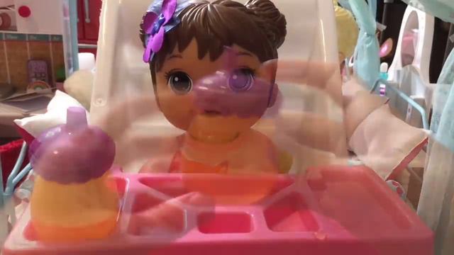 BABY ALIVE Victoria's first feeding! Strawberry banana Smoothie!! смотреть онлайн