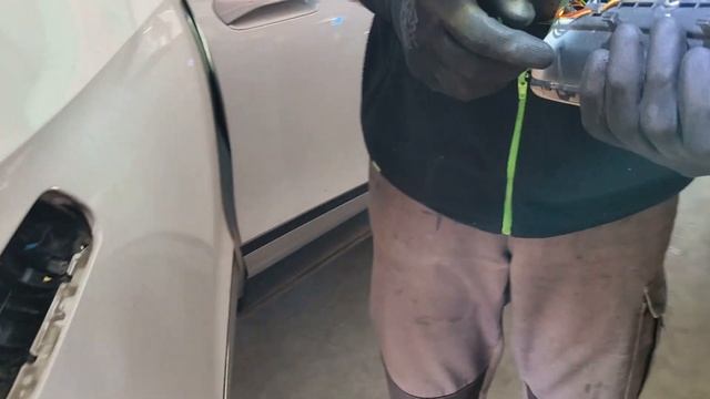 Audi e-tron Mercedes-Benz - Электро Volkwagen ID 4 . ремонт двигателя ремонт ручки ремонт батареи . смотреть онлайн