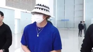 Kim Taehyung V bts аэропорт