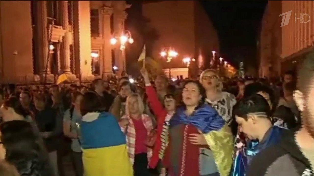 На Украине не утихают страсти вокруг прорыва на пе...х в Минске по урегулированию кризиса в Донбассе