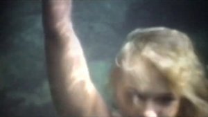 Дамочка под водой