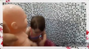 Bebê na banheira