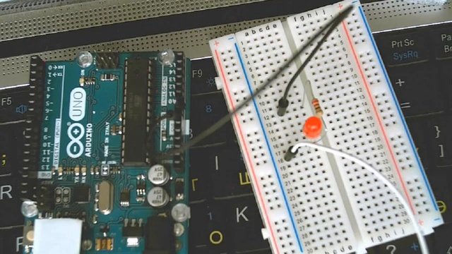 Проект Arduino+Led. V1. Программирование микроконтроллера для управления светодиодом