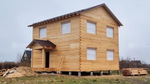 Двухэтажный дом из бруса с крыльцом от Центра Домостроения в Сыктывкаре. Планировка дома 8 на 10