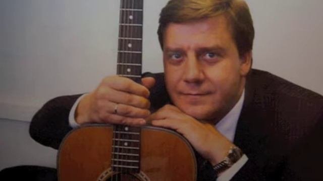 ПОЗДНИМ ВЕЧЕРОМ