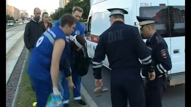 ПАДЕНИЕ ЖЕНЩИНЫ НА УЛИЦЕ КОЛЛОНТАЙ 1