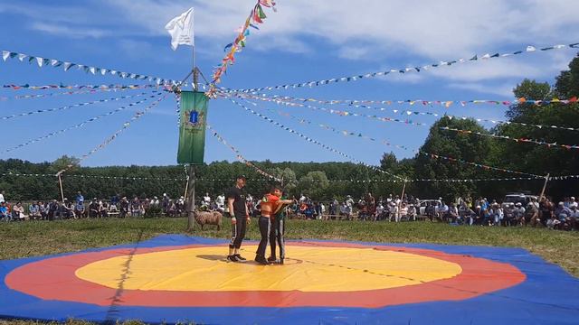 Сабантуй в Ульяновске) 6.06.2021 Финальная схватка по борьбе корэш.Камиль занял 1,Булат 2 места! смотреть онлайн