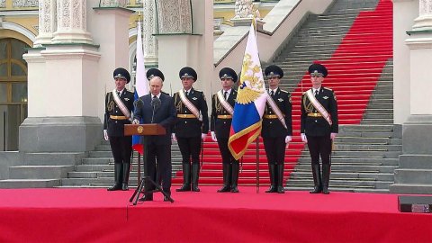 На Соборной площади Владимир Путин встретился с сотрудниками силовых структур